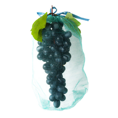 Купить Сетка для защиты винограда рукав 30х55см ячейка 3х3мм упаковка 30шт                                 